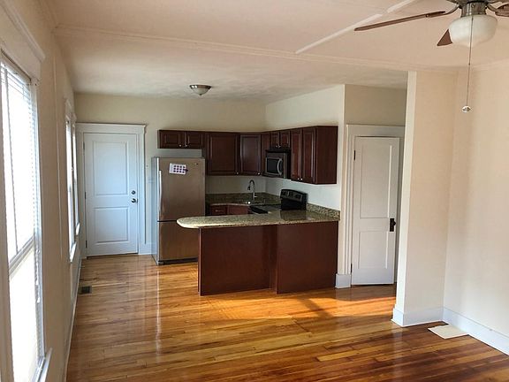 Beautiful kitchen with granite, stainless appliances and amp