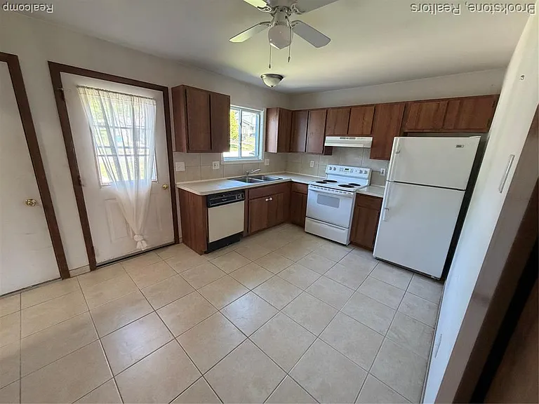955 S 10th St — Photo 3
