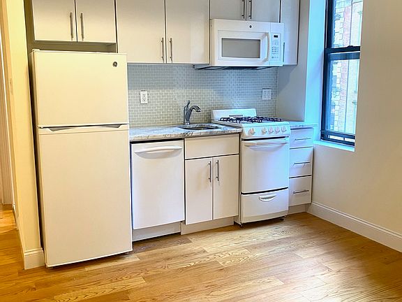 3rd image of 235 E 50th St APT 46