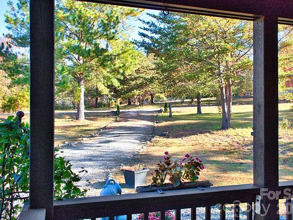 4th image of 543 Moonlight Pass