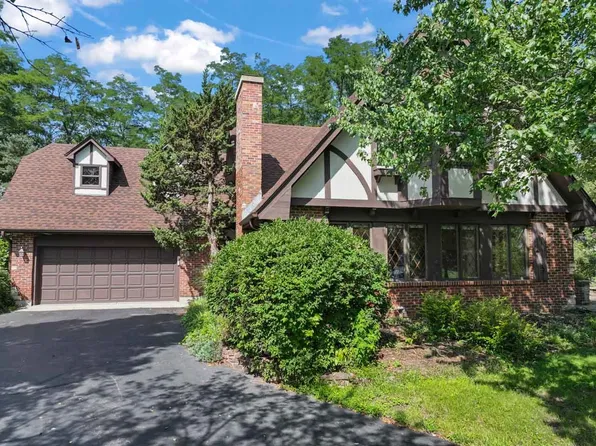4511 Hanover Dr, Crystal Lake, IL 60012