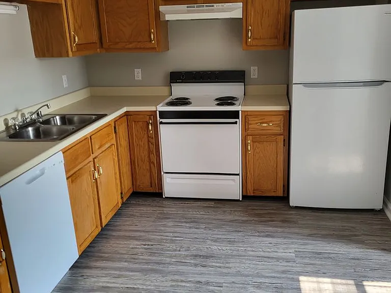 1103 Blackberry Ln — Photo 3