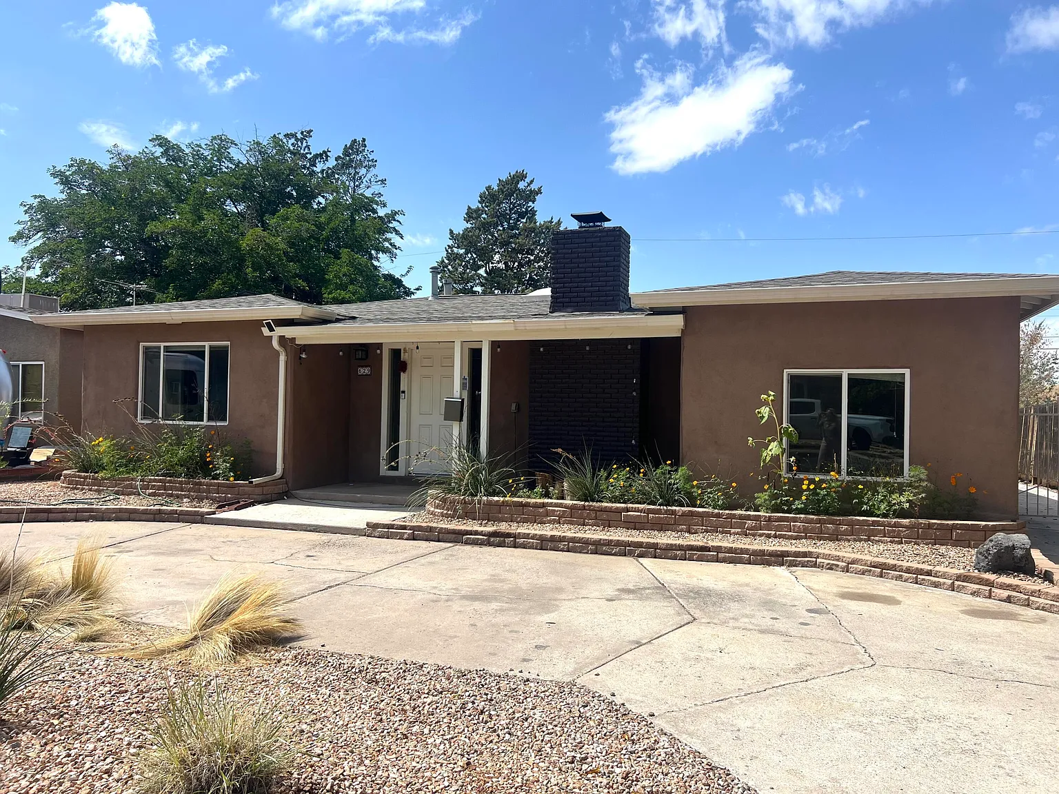 3 bed, 2.0 bath, 1313 sqft, $2,200 — Photo 1