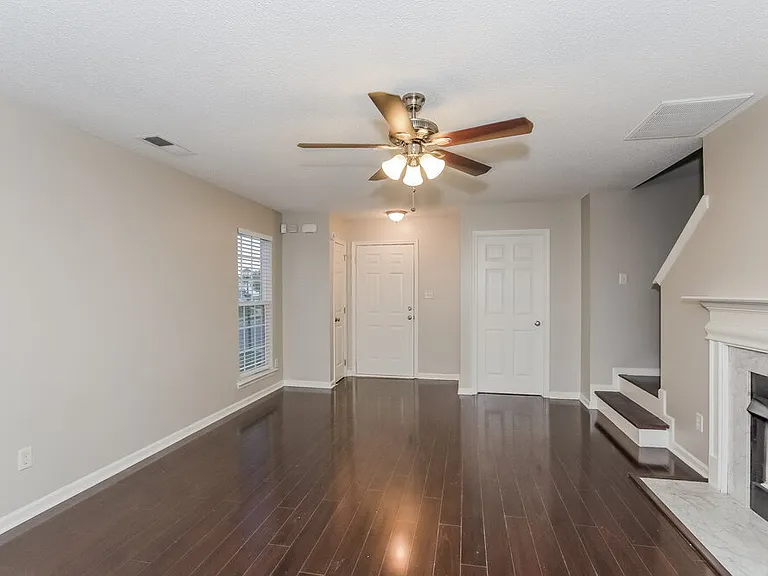 1002 Great Falls Dr — Photo 5