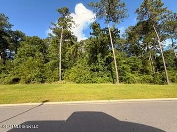 Osprey Dr, Ocean Springs, MS 39564