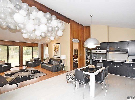5th image of 15 Jeffrey Ln