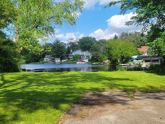 3rd image of 228 S Shore Dr