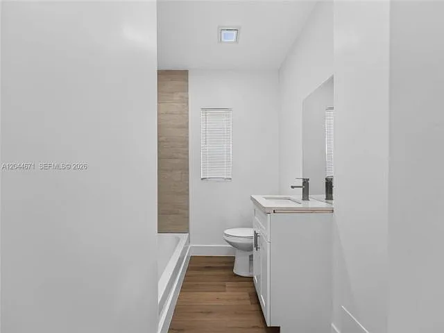1900 SW 6th St — Photo 11
