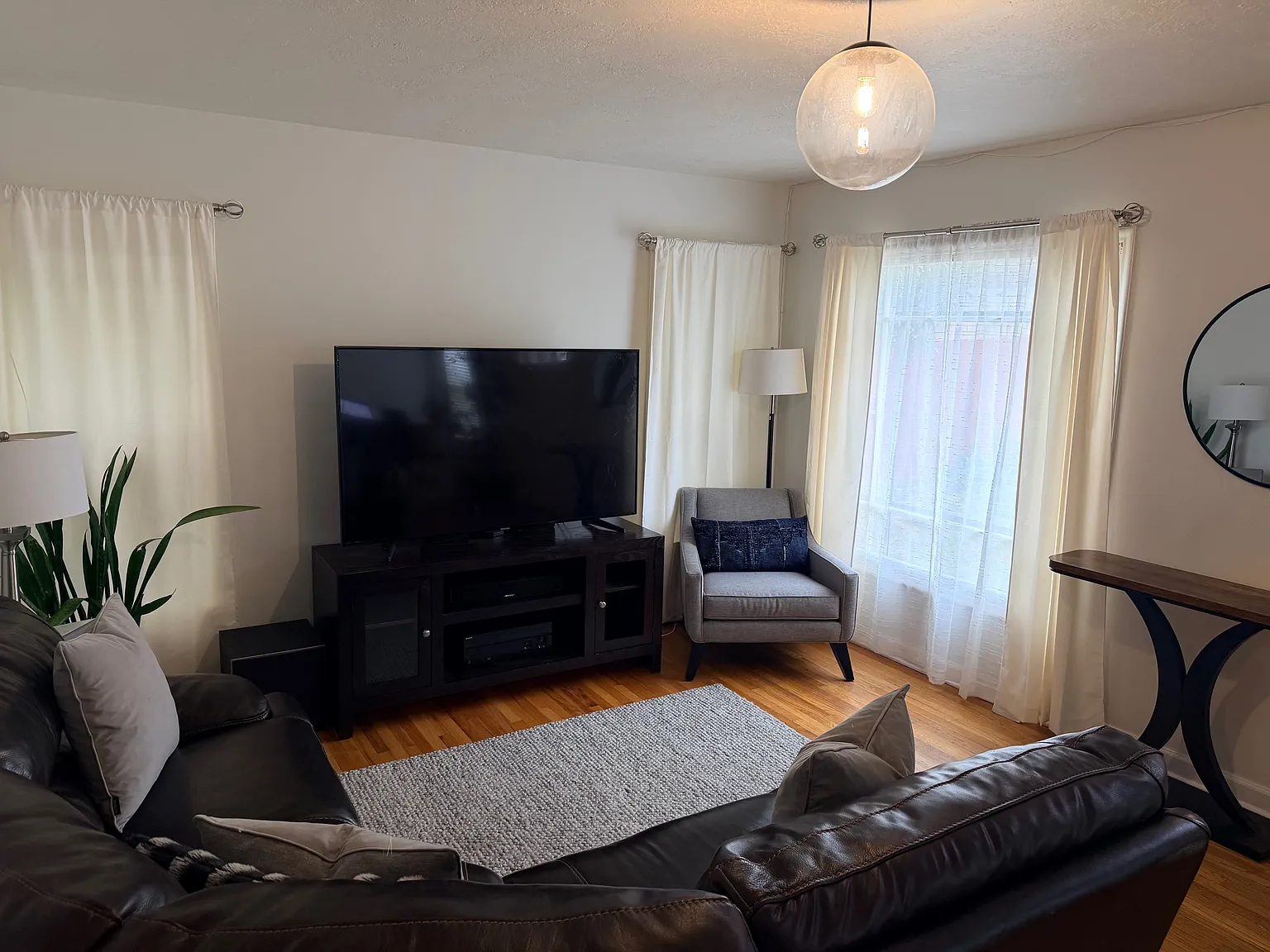 2 bed, 1000 sqft, $2,200 — Photo 2