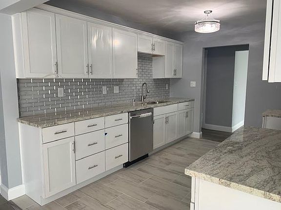 4th image of 6001 N Lydell Ave