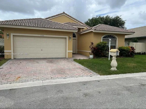 11540 SW 9th Ct, Pembroke Pines, FL 33025