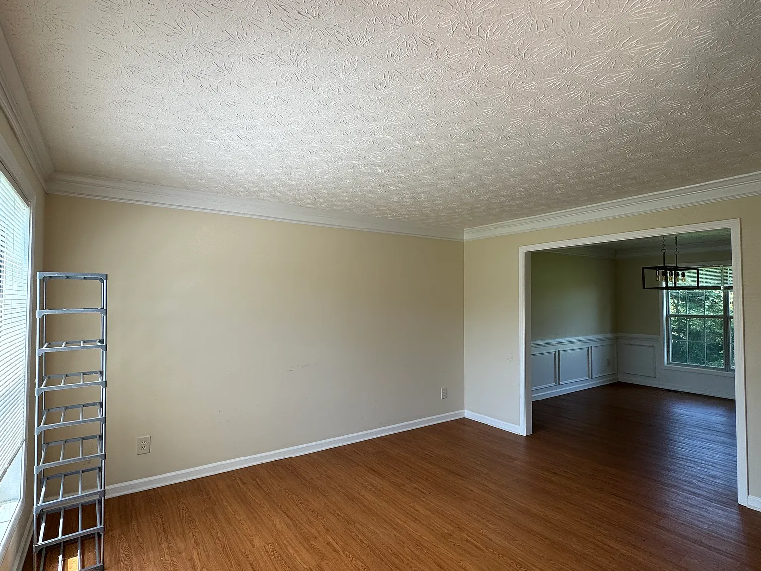 4 bed, 2.5 bath, 2111 sqft, $2,600 — Photo 3