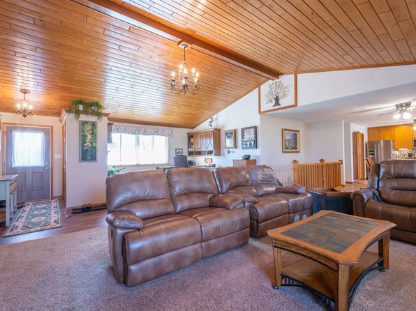 105 Rollin Dr, Lena, IL 61048