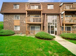 19330 Wolf Rd APT 7, Mokena, IL 60448