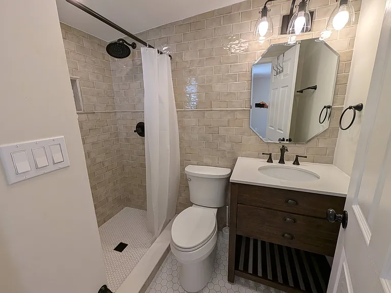 30 Woodrow Ave — Photo 9