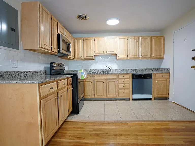 221 Babcock St — Photo 17