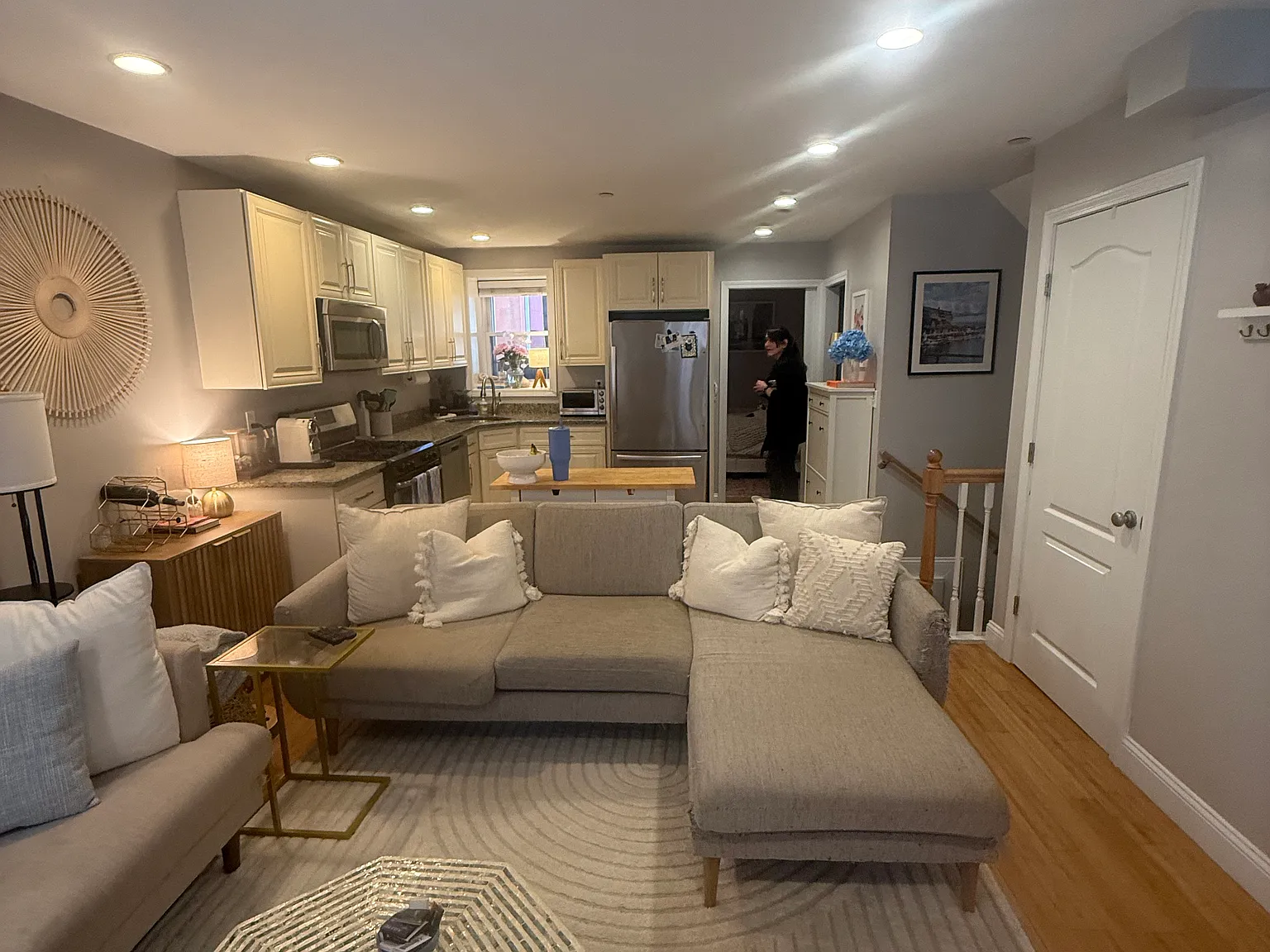 3 bed, 800 sqft, $3,900 — Photo 2