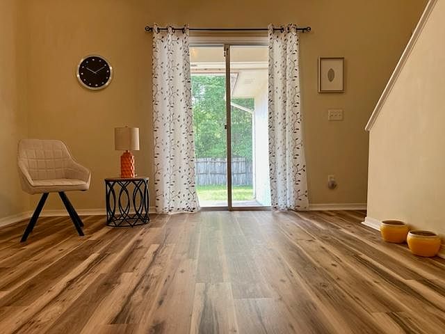 1st image of 1933 Oak Water Dr