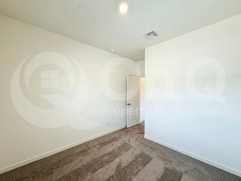 634 W Red Hawk Ct — Photo 12