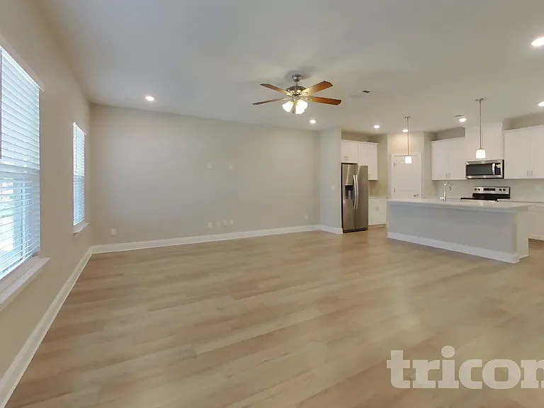 1331 Carriage Park Dr — Photo 2