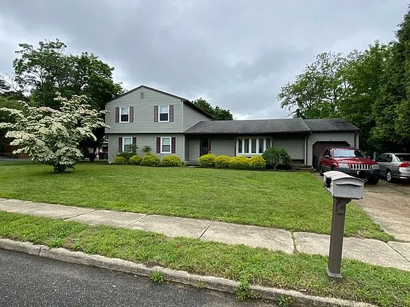 851 W Briar Ave, Toms River, NJ 08753