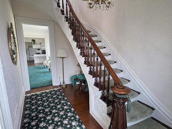 5th image of 427 S Main St NE
