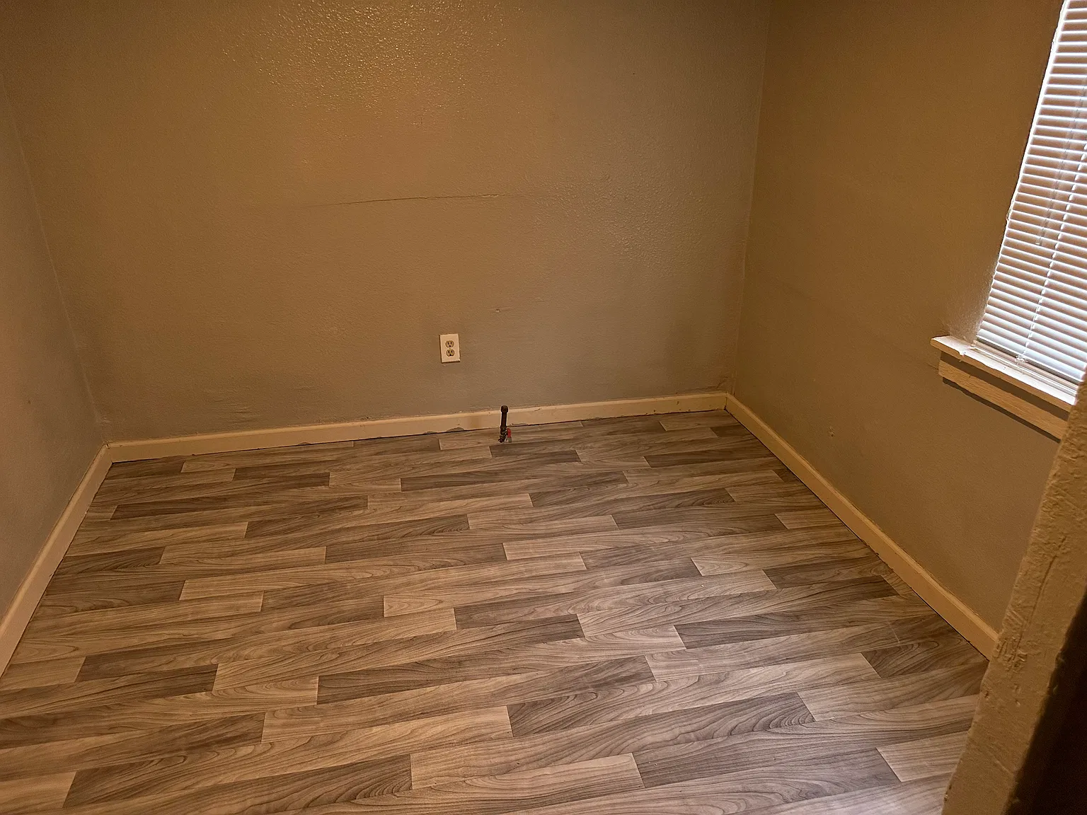 4 bed, 2.0 bath, 1080 sqft, $1,500 — Photo 4