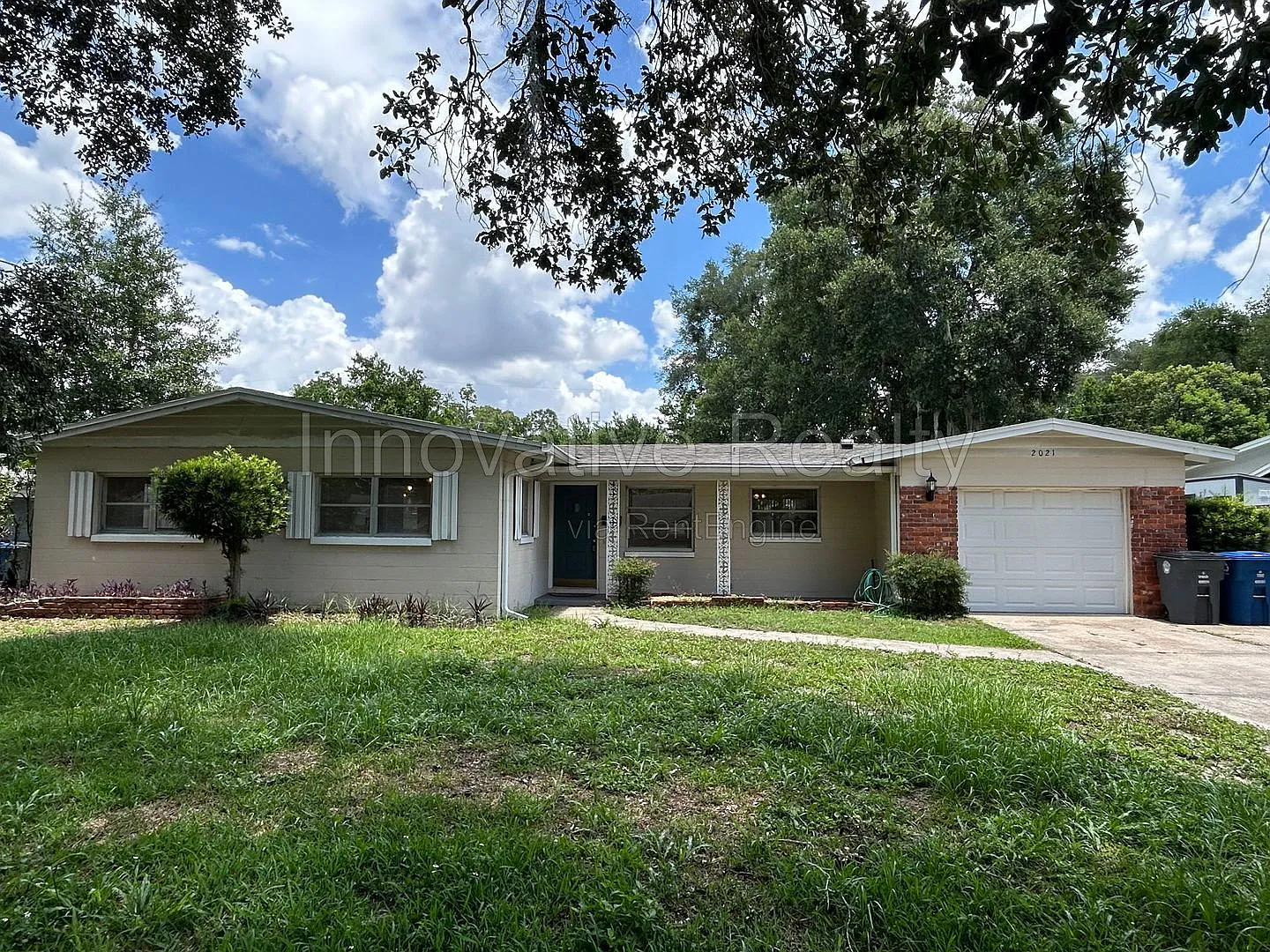 3 bed, 2.0 bath, 1425 sqft, $2,400 — Photo 1