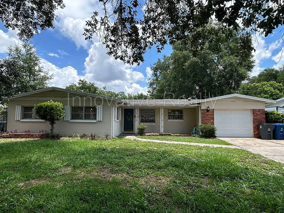 2021 Woodcrest Dr