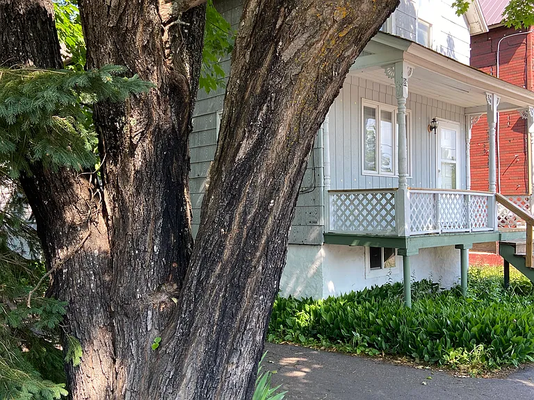 Vivian St — Photo 1