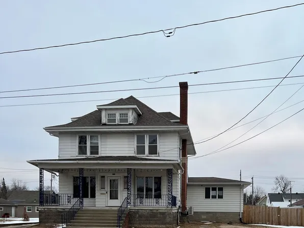 208 & 210 Pleasant St, Sumner, IA 50674