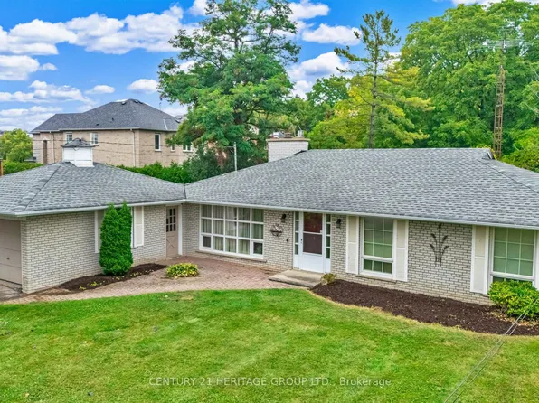 22 Poplar Dr, Richmond Hill, ON L4E 2X6