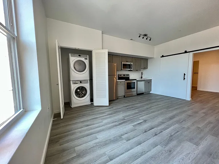 725 W Pratt St. — Photo 75