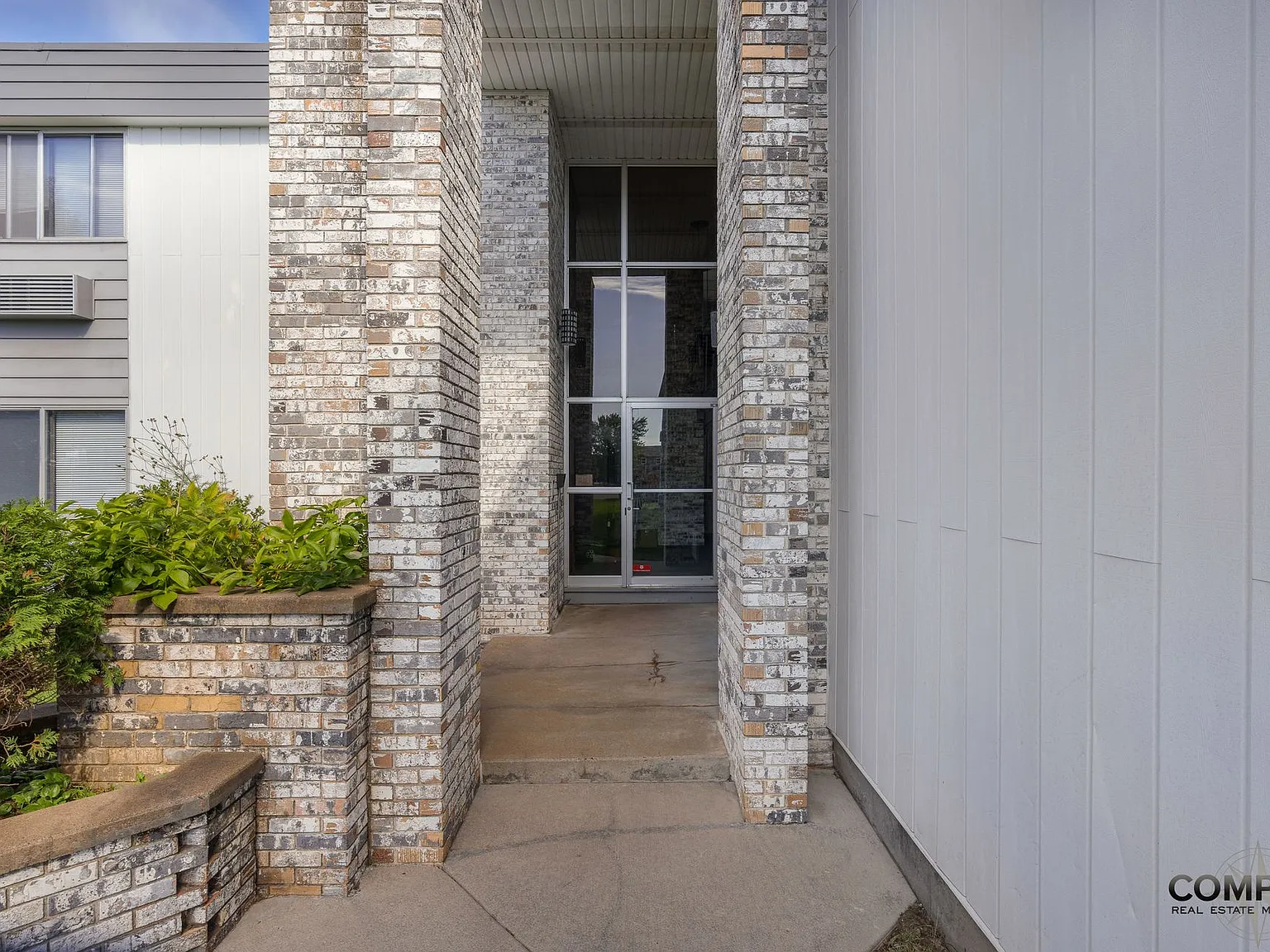 1025 W. MacArthur Avenue — Photo 1