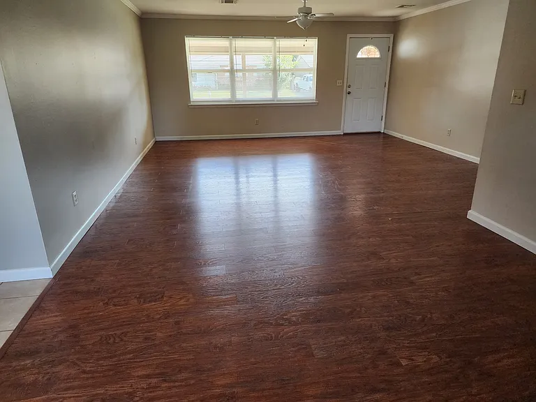 1112 N Hickory Ave — Photo 5