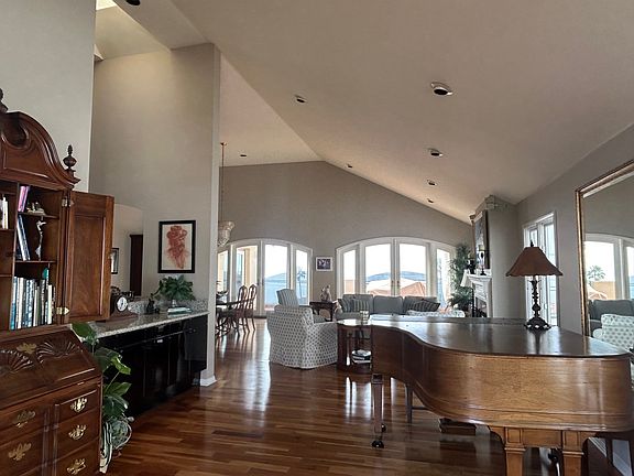 Entry with Grand Piano