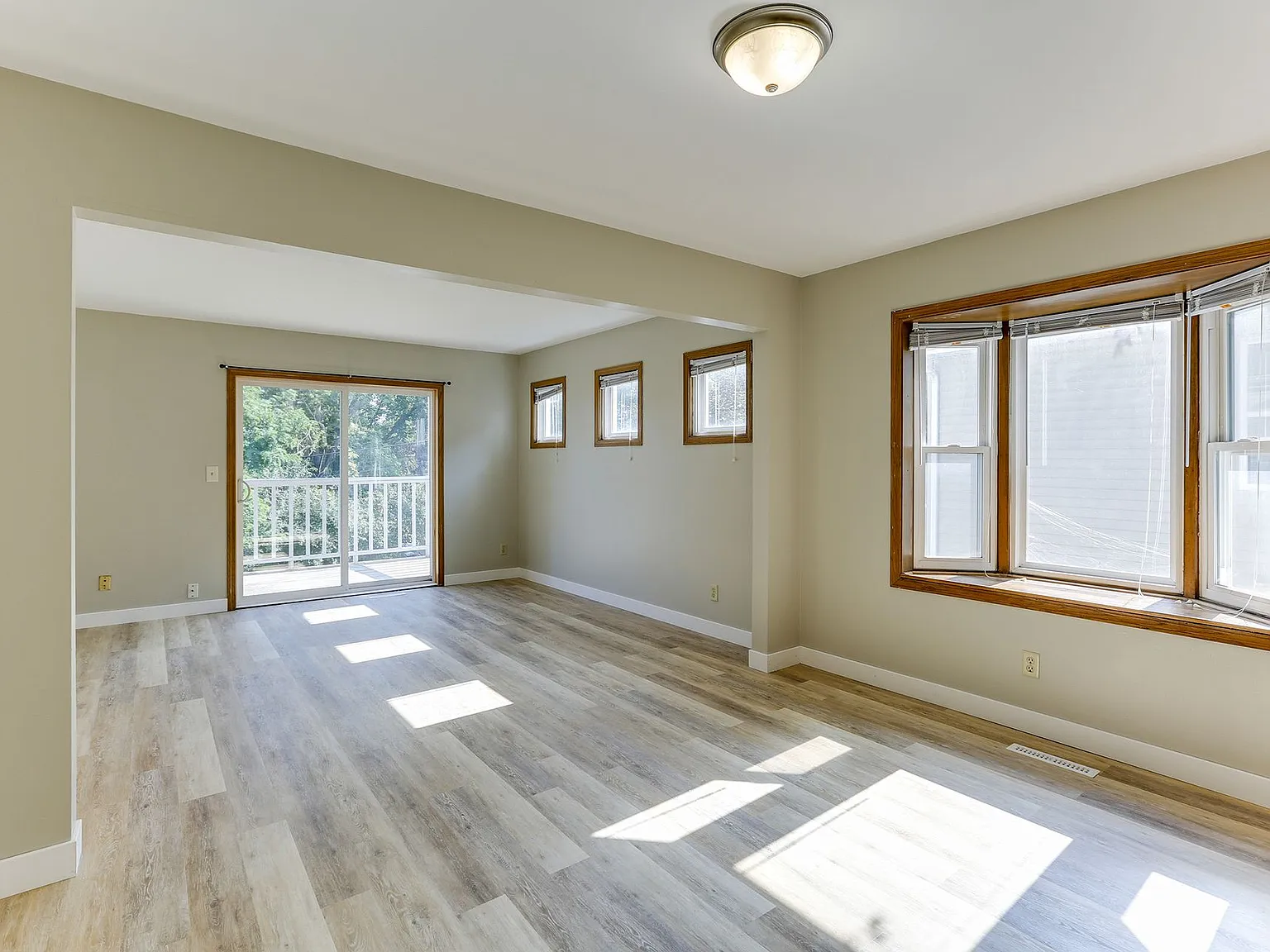 3 bed, 1300 sqft, $1,975 — Photo 1