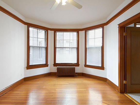 2nd image of 1002 W Hollywood Ave #1B