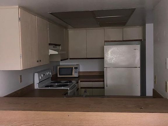 3rd image of 3004 Sir Hamilton Cir #7