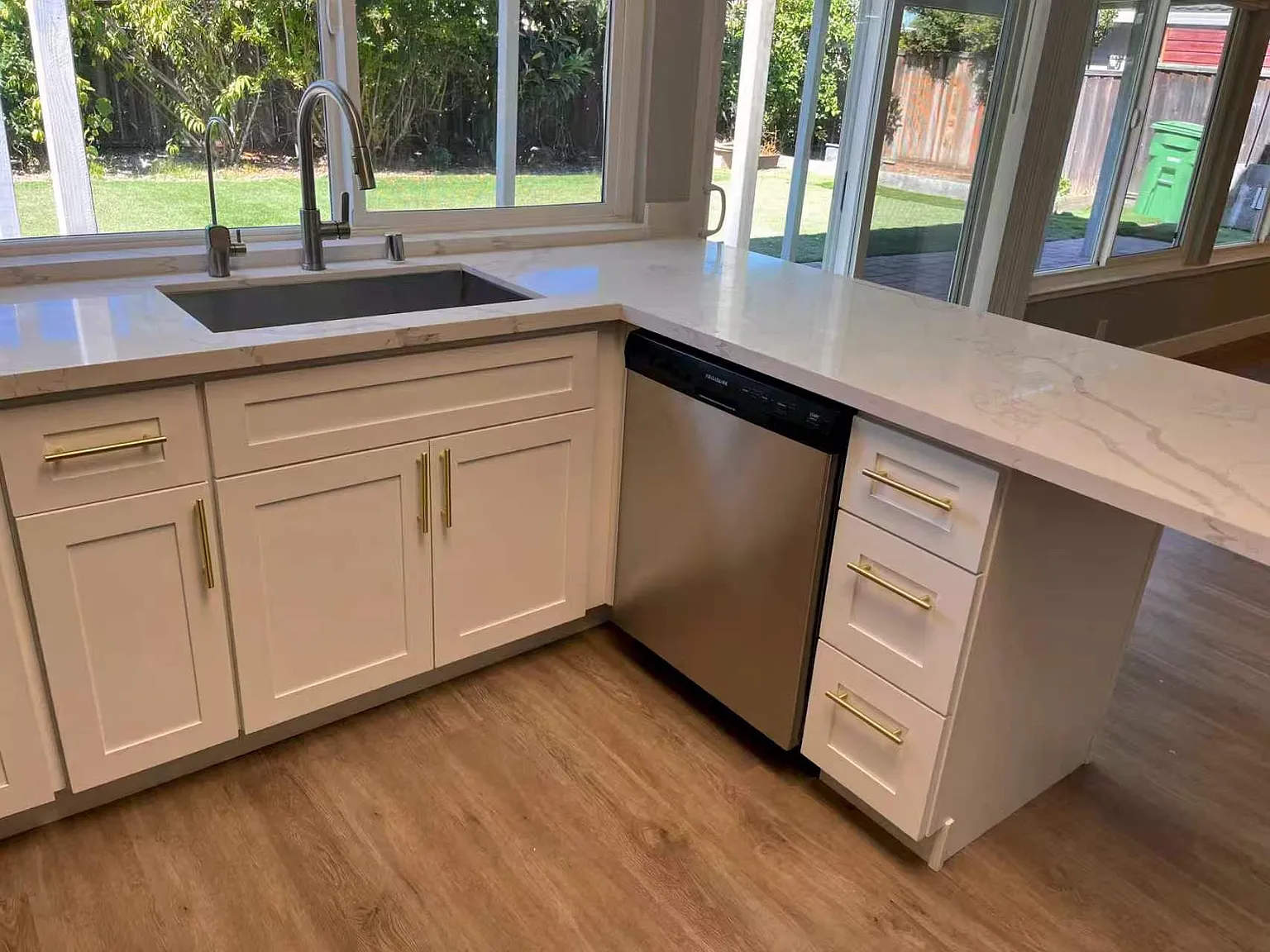 4 bed, 2.5 bath, 1880 sqft, $4,800 — Photo 3