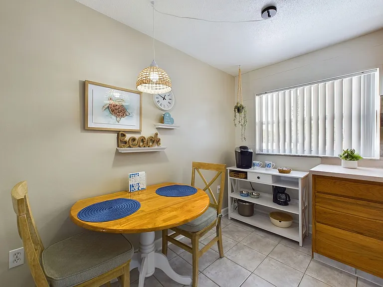 7165 Ridgewood Ave #7 — Photo 5
