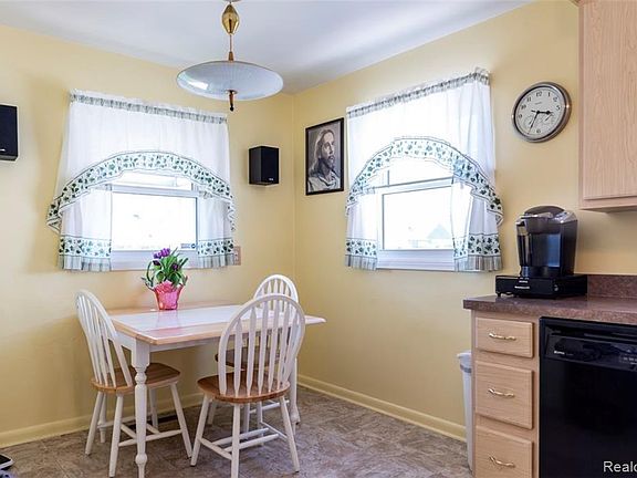 3rd image of 23434 Crossley Ave