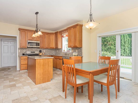 2nd image of 8 Sheffield Dr