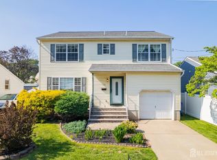 136 Carroll Ave, Woodbridge, NJ 07095