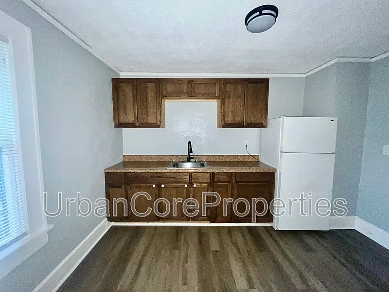 610 5th Ave N — Photo 3