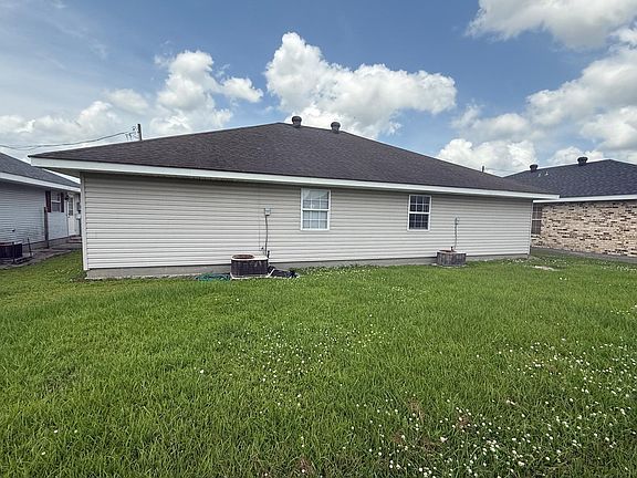 3rd image of 301-305 Gloria St #307