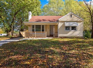 1909 E Cherry St Court, Springfield, MO 65802