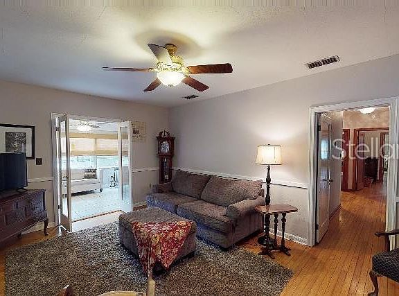 5th image of 208 9th St SE