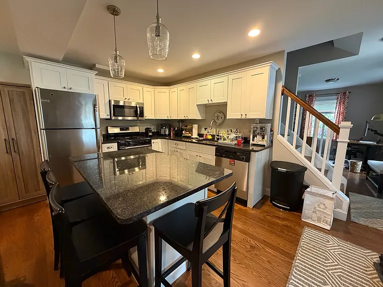 28 Hemlock Rd — Photo 1