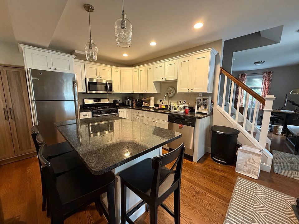 1st image of 28 Hemlock Rd